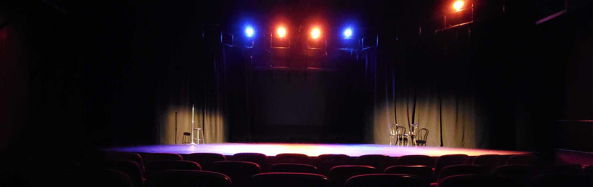新月剧院是99hg皇冠登录的戏剧舞台，以戏剧专业学生的作品为特色. 这个装修精美的149个座位的剧院作为表演和教室空间. 横幅图像